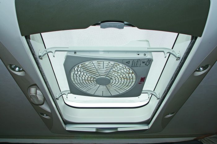 Wentylator okna dachowego Turbo Kit 12V – Fiamma