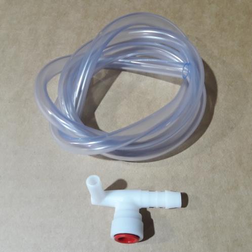 Trójnik wody ciepłej z zaworem przelewowym przyłącze TB (szybkozłącze), na wąż elastyczny, z wężem przelewowym